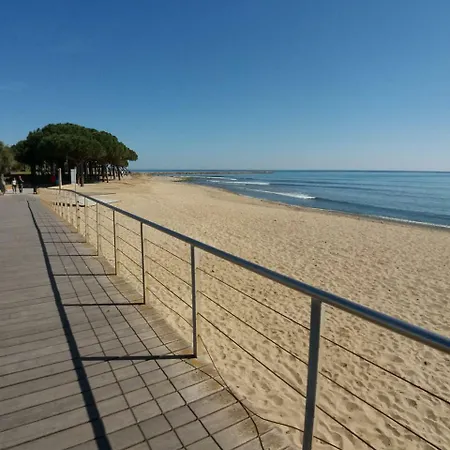 1ª Linea Playa קמברילס